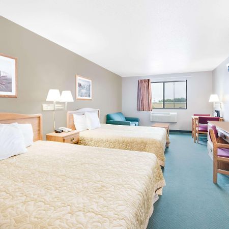 Super 8 By Wyndham Sisseton Motel Buitenkant foto